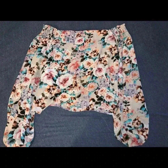 Eight Sixty Women’s Small Off Shoulder Floral Top - Picture 1 of 2